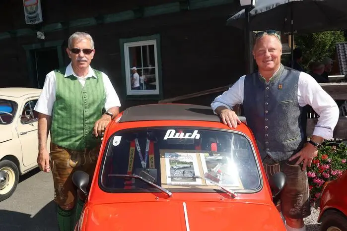 Ein neues Dienstfahrzeug für Vizebürgermeister Heinz Joham (links) und Bürgermeister Dieter Dohr (rechts)?