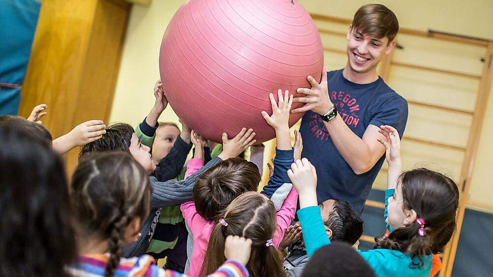 Jonathan Kugler liebt seinen Job als Kindergartenpädagoge in Klagenfurt