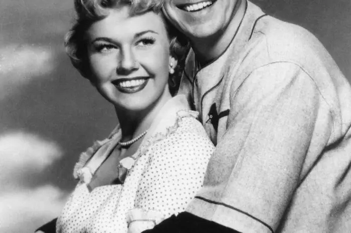 Seit dem Ende ihrer Filmkarriere setzte sich Doris Day verstärkt für den Tierschutz ein, wofür sie 2004 mit der Presidential Medal of Freedom ausgezeichnet wurde. Im Bild: Day mit Ronald Reagan in dem Film 'The Winning Team'.