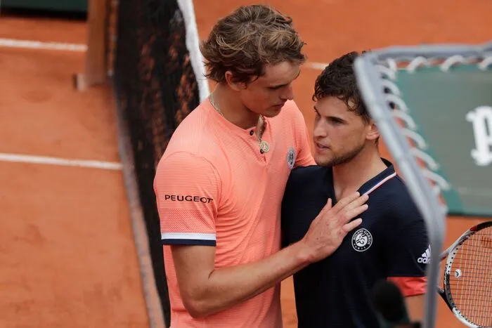 ...gratulierte der drei Jahre jüngere Deutsche seinem Freund Thiem aber neidlos zum Sieg. Wir haben die besten Bilder der Partie: