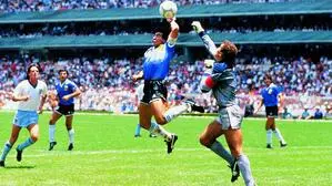 Dieses Bild ging in die Geschichte ein: Diego Maradona und die „Hand Gottes“