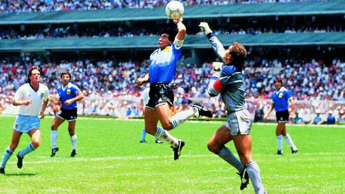 Dieses Bild ging in die Geschichte ein: Diego Maradona und die „Hand Gottes“