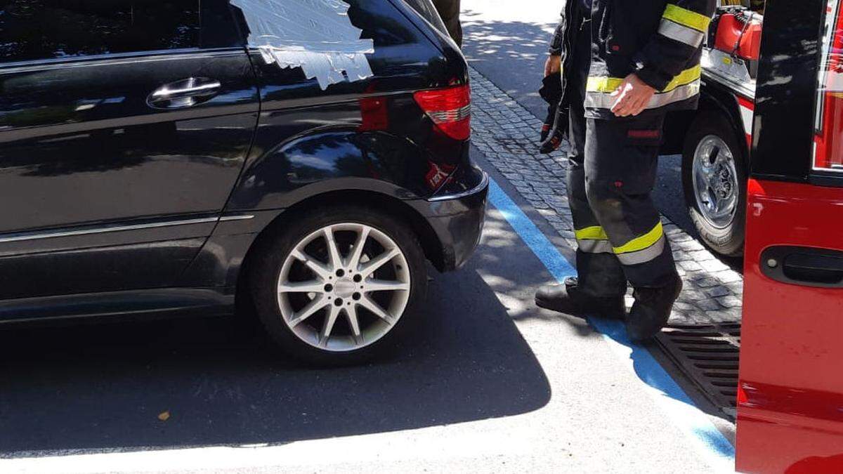 Feuerwehr befreite Kleinkind aus verschlossenem Auto