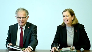 Finanzminister Markus Marterbauer (SPÖ) und Sts. Barbara Eibinger-Miedl (ÖVP) 