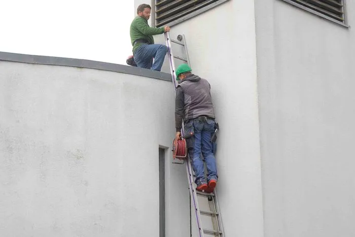 Die Vorbereitungen liefen auf Hochtouren, damit der neue, um 6,90 Meter höhere Turm, ohne Probleme aufgesetzt werden konnte.