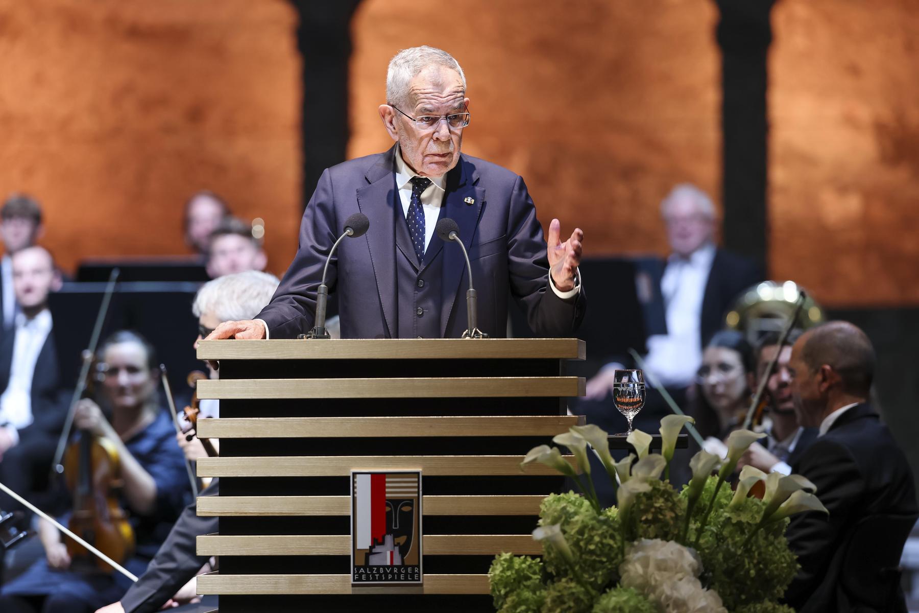 Nach Ungarn-Kritik: Ungarischer Außenminister attackiert Van der Bellen