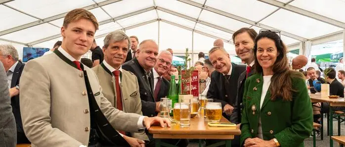 Eigentümerfamilie, Vorstands- sowie Aufsichtsratsmitglieder und der Gaishorner Bürgermeister waren mit von der Partie