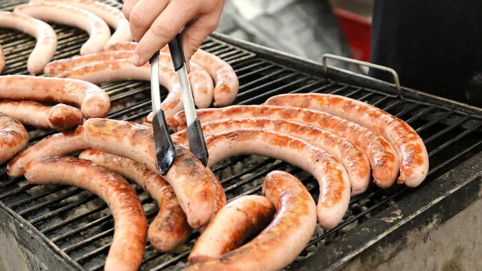 Er ist vom St. Veiter Wiesenmarkt nicht mehr wegzudenken. Seine Riesen-Bratwürste mit Sauerkraut sind weit bis über die Landesgrenzen hinaus bestens bekannt. 