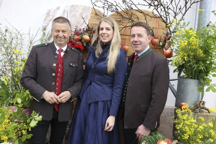 Landtagsabgeordneter Harald Trettenbrein, Bundesrätin Isabella Theuermann und FPÖ-Landesparteiobmann Erwin Angerer (von links)