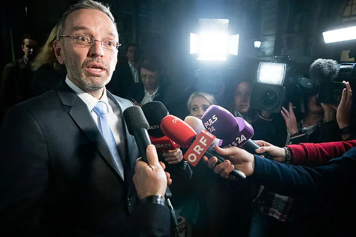 Aktuell gibt Herbert Kickl den scharfzüngigen Klubobmann und wärmt sich schon für eine zünftige Oppositionsarbeit gegen Türkis-Grün auf.