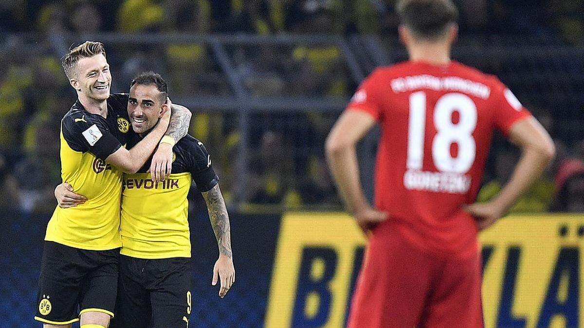 Dortmunds Reus (links) freut sich mit Torschützen Paco Alcacer 