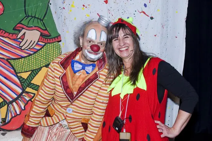 Clown Jako sorgte für gute Stimmung, die Faschingsgildekinder begeisterten mit einem Gardetanz das Publikum. Und DJ Ratschi lud mit heißen Rhythmen zum Mittanzen ein.