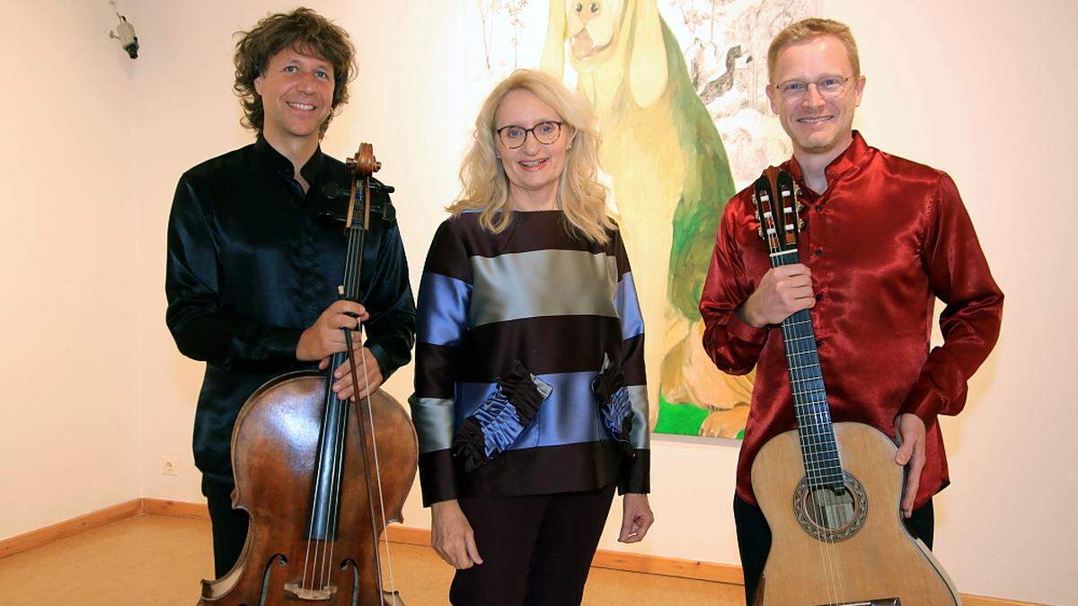 Erich Oskar Huetter und Armin Egger mit Kunsthaus-Leiterin Gabriele Gschiel