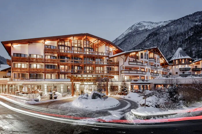 Das Central in Sölden hat fünf Sterne, aber vor allem eilt der Küche des Hauses ein ausgezeichneter Ruf voraus: Ausgezeichnet mit dem "Toque d'Honneur", der ewigen Haube von Gault Millau, weiß das Team um Gottfried Prantl den Kochlöffel zu schwingen.