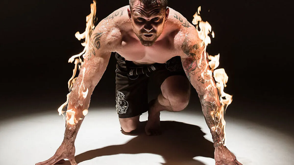 Joe Tödtling überlegt, 2018 den Weltrekord im "Naked Full Body Burn" anzugehen