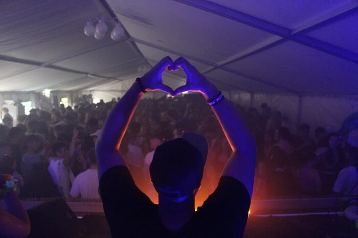 Im Bierzelt sorgte "Bergfex" für ordentliche Stimmung und in der Disco heizte "PL Soundpark" so richtig ein. Die Besucherinnen und Besucher konnten ihren Durst bei der Schnapsbar sowie bei der legendären Schirmbar löschen. 