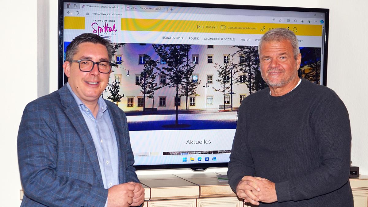 Bürgermeister Gerhard Köfer (rechts) mit dem Sport- und Jugendreferenten Christoph Staudacher wollen mit der neuen Plattform für Vereine die Zusammenarbeit der Vereine stärken