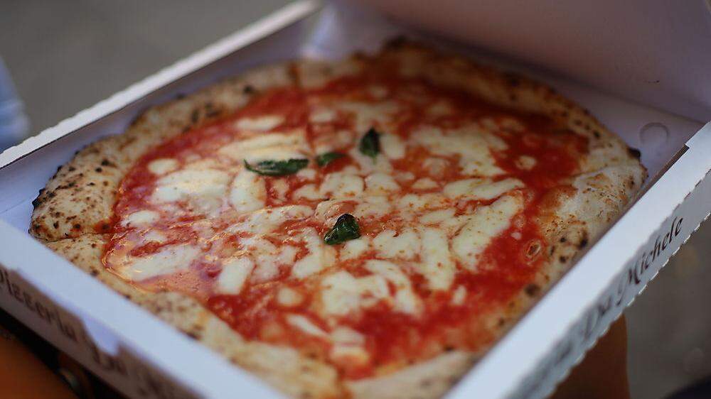 Das Original, an dem nur die wenigsten vorbeikommen. Pizza Margherita in Neapel