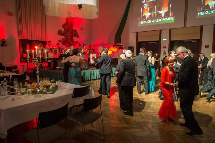 ... als auch zu den swingenden Klängen der Big Band der Gardemusik.