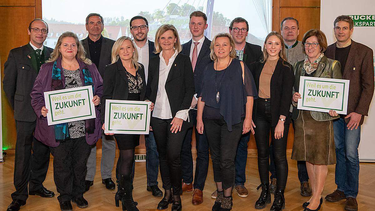 ÖVP-Spitzenkandidatin Susanne Kaltenegger (M.) mit ihrem Team