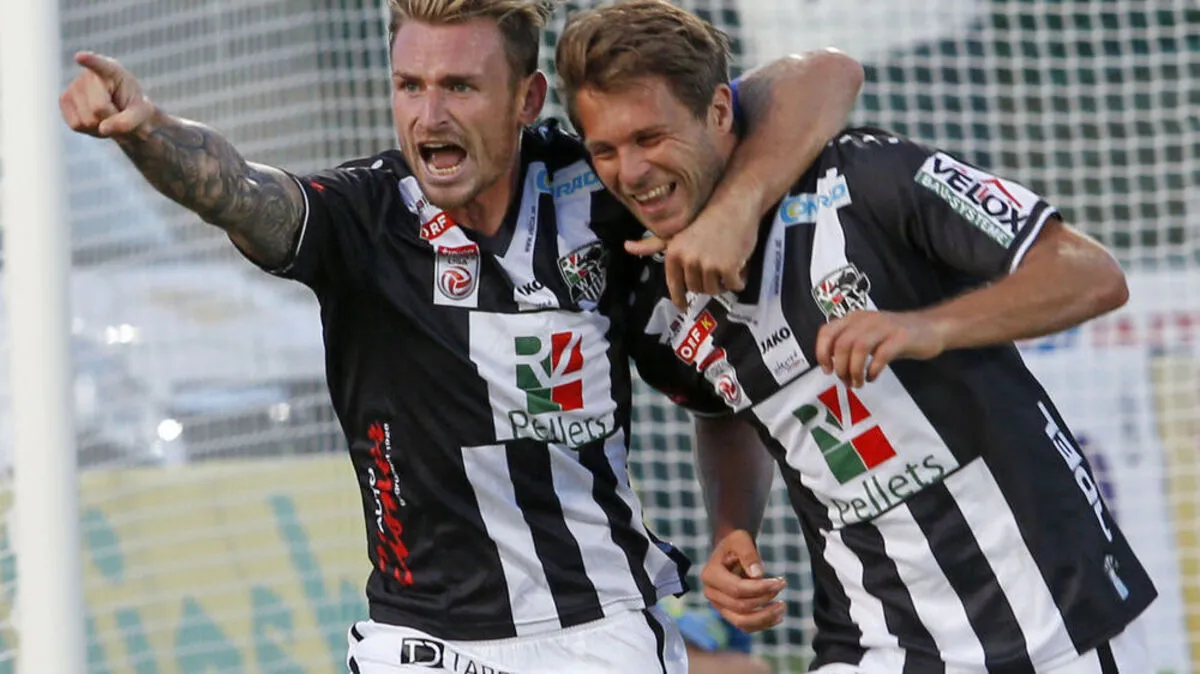 Kapitän Sollbauer (links) mit Goldtorschütze Boris Hüttenbrenner 