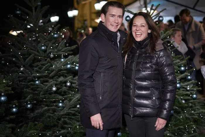 Rund 1.500 Gäste folgten laut Parteiangaben der Einladung in den Kürsalon Hübner im Wiener Stadtpark. Kurz empfing dort - zum ersten Mal als Ex-Kanzler - erneut zahlreiche Promis aus Politik, Wirtschaft, Kultur und der Medienszene - wie hier am Bild Vera Russwurm.