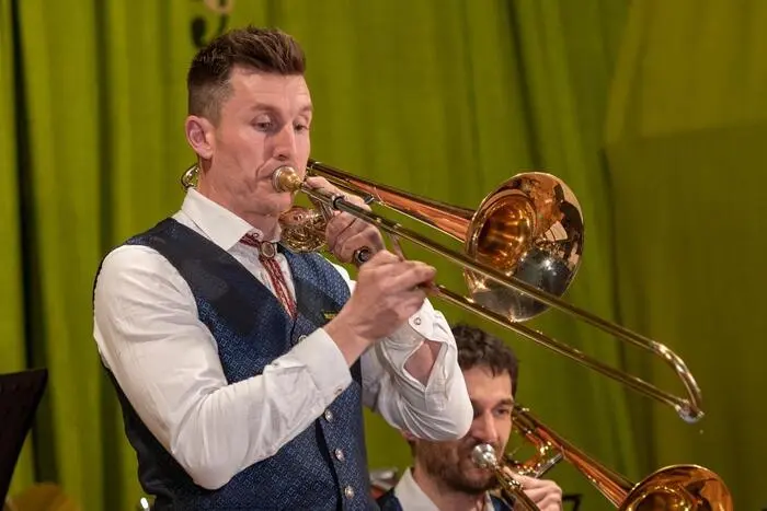 Moderne und bekannte Stücke wie „Don‘t Stop Believing“, „Thrift Shop“, „The Rose“ oder „The Greatest Showman“ sorgten für tosenden Applaus im Publikum