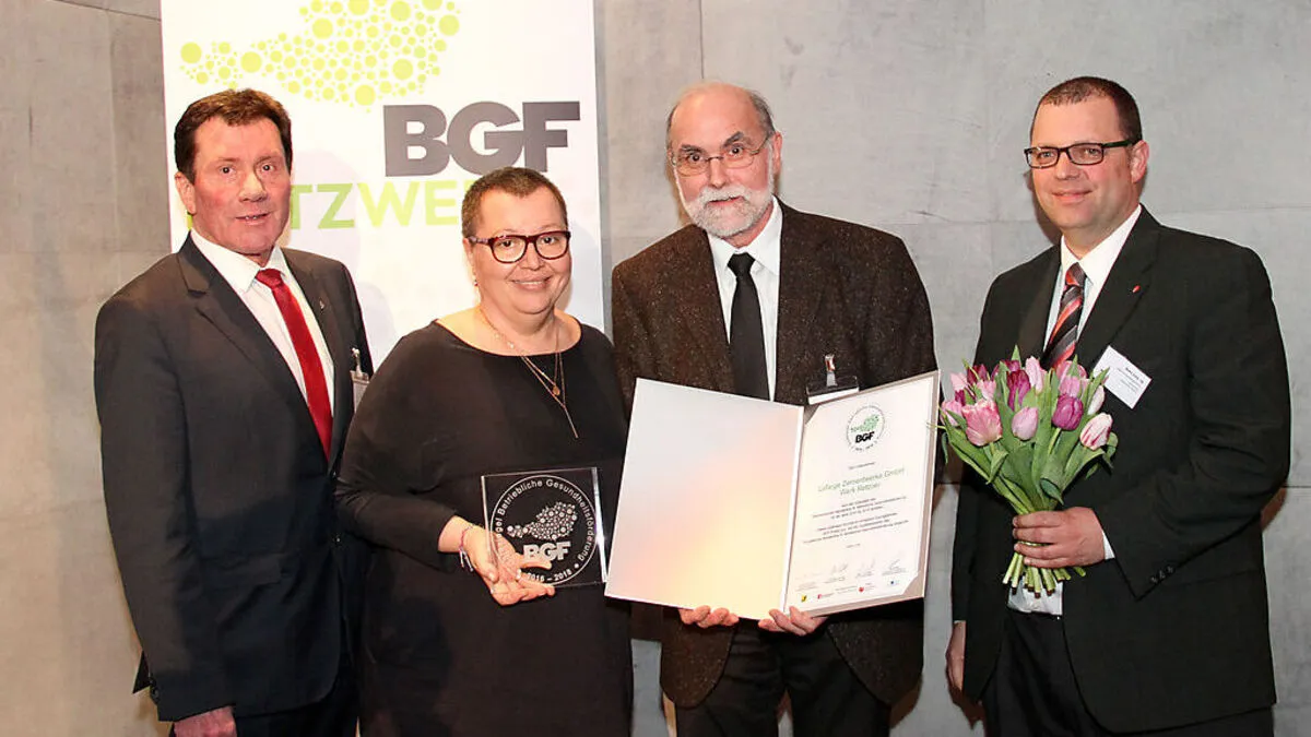 Gütesiegelverleihung mit VAEB-Obmann Gottfried Winkler, Gesundheitsministerin Sabine Oberhauser, Hubert Eder (Lafarge) und Gerd Lang (Fonds Gesundes Österreich)