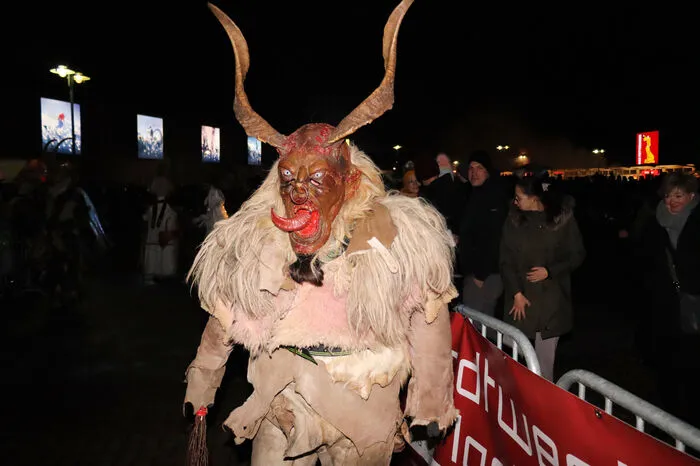 Klicken Sie sich durch die Fotos von den Kramperln in Rosental.