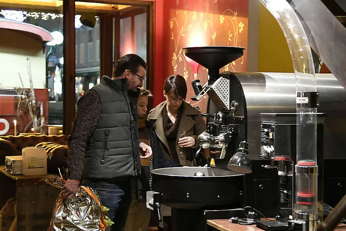 Frisch gerösteter Kaffee ist auch im Angebot - klicken Sie sich durch