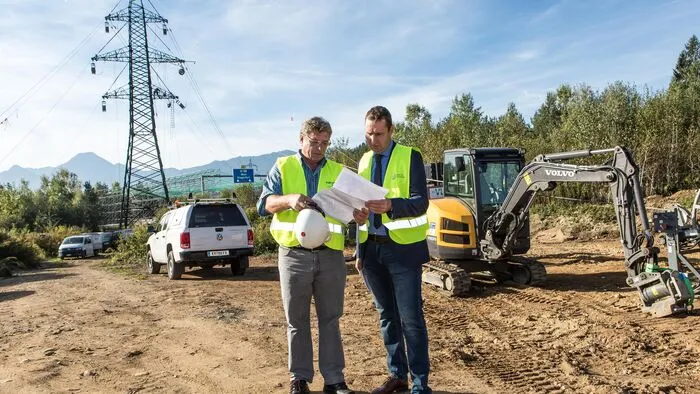 Reinhard Draxler (rechts), Geschäftsführer der KNG-Kärnten Netz GmbH, und Leitungsplaner Christian Eftaxias