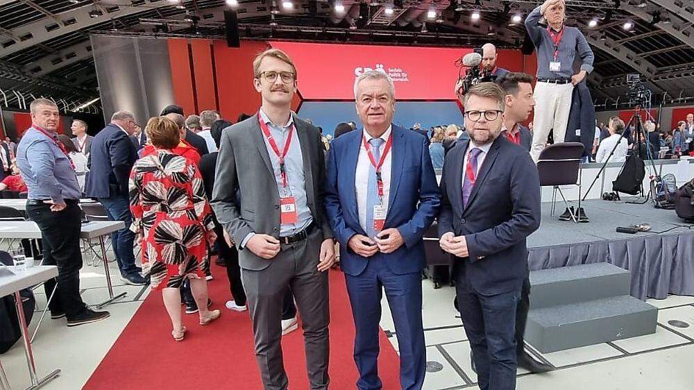 Geschäftsführer Florian Seifter, Landesobmann Anton Lang und Klubchef Hannes Schwarz beim Parteitag in Linz