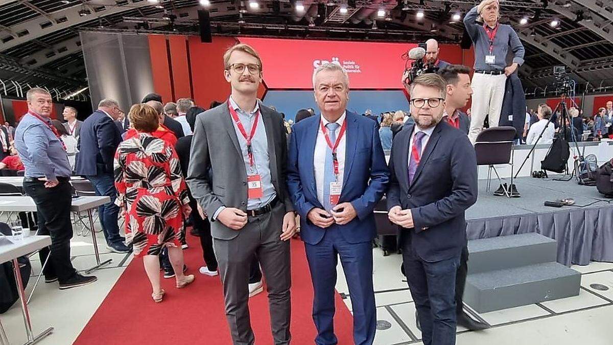 Geschäftsführer Florian Seifter, Landesobmann Anton Lang und Klubchef Hannes Schwarz beim Parteitag in Linz
