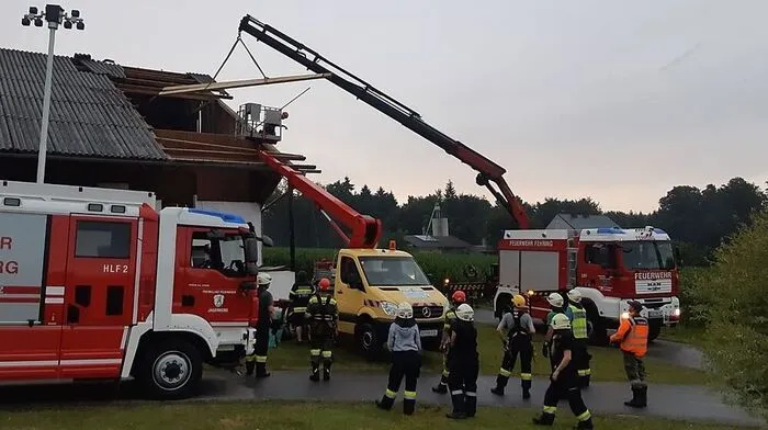 Heftiger Wind deckte im Raum Jagerberg Dächer ab