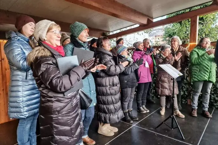  Musikalische Beiträge regionaler Talente rundeten das Programm ab und sorgten für vorweihnachtliche Atmosphäre.