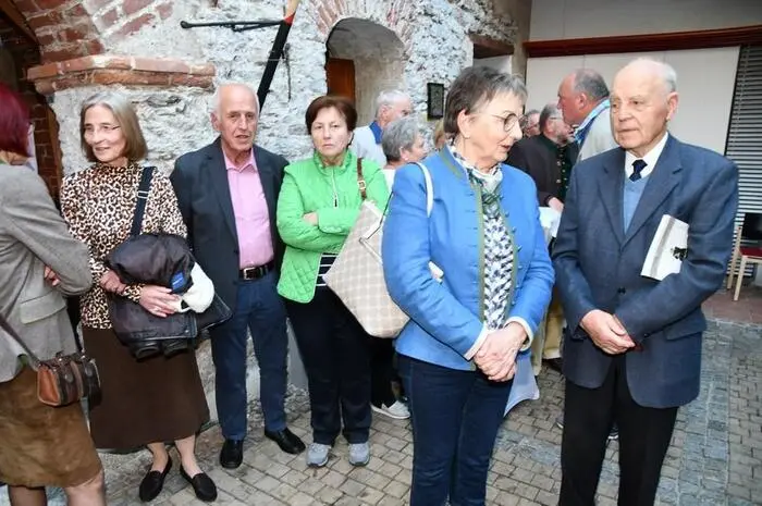In der Ausstellung dreht es sich unter anderem um ihre sechs Ehen, zwei Hexenprozesse sowie um Reichtum und Macht.