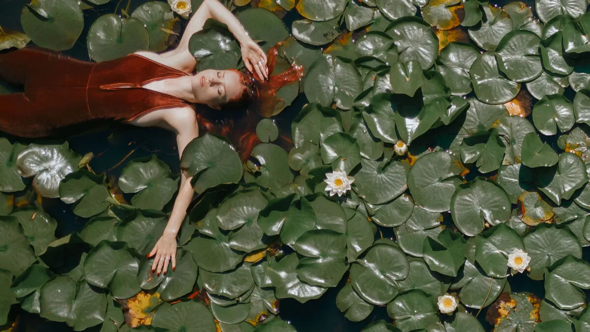 Gilma wuchs in Graz in der Seerosengärtnerei und Schwimmteichfirma ihrer Mutter auf. Ihr Großvater hat dort einen wunderschönen Naturteich angelegt