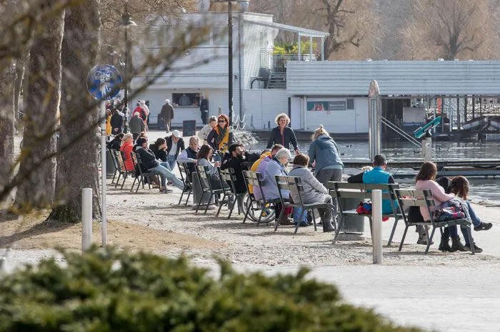 Zahlreiche Spaziergänger haben den Nachmittag in der Sonne genossen.