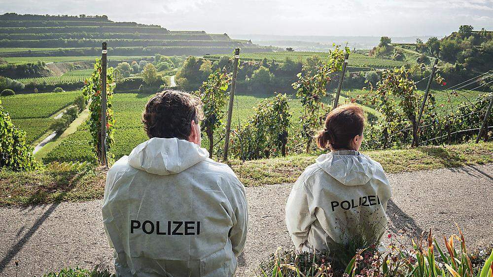 Die friedliche Landschaft täuscht: Friedemann Berg (Hans-Jochen Wagner) und Franziska Tobler (Eva Löbau) sind vor Ort, weil sie hier in einem Fall von Vergewaltigung ermitteln