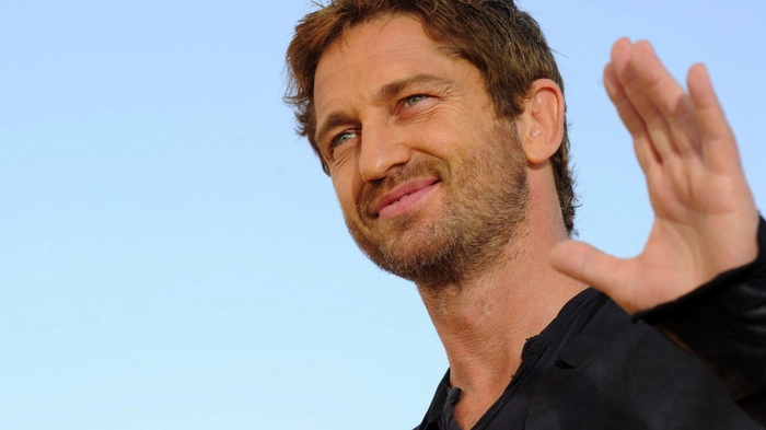 Gerard Butler wurde in seinen Zwanzigern wegen des Alkoholkonsums aus einer Anwaltskanzlei als Praktikant entlassen. 