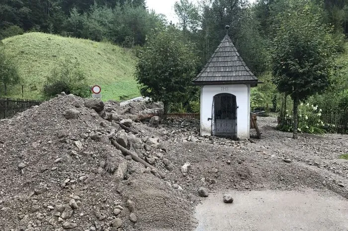 Enorme Schäden in Landl...
