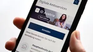 ABD0029_20231121 - WIEN - ÖSTERREICH: ++ THEMENBILD ++ ZU APA0115 VOM 21.11.2023 - Illustration zum Thema "ID-Austria". Die ID-Austria, mit der etwa Amtswege online erledigt werden können, ersetzt ab 5. Dezember die Handysignatur. - FOTO: APA/HANS KLAUS TECHT