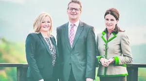 Astrid Strebl, Michael Dorner und Astrid Harler wissen, welche Immobilien im idyllischen steirischen Weinland besonders gefragt sind