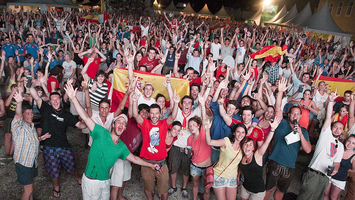 Beim Public Viewing am Karmeliterplatz ging stets die Post ab