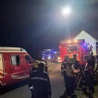 Der Hausbesitzer wurde zur Kontrolle von der Rettung ins Krankenhaus gebracht