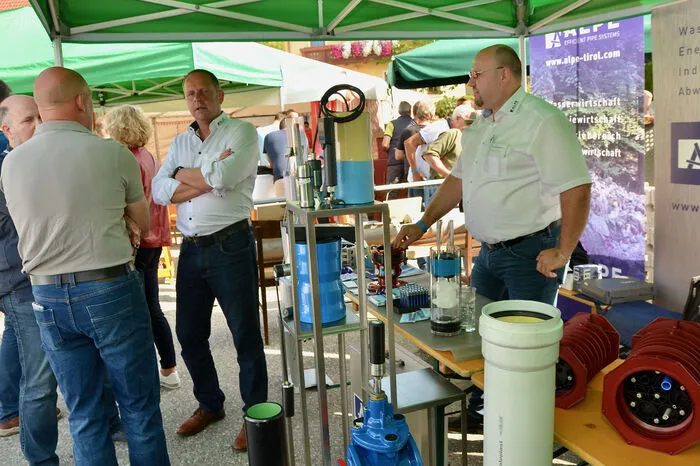 Über 20 Aussteller nutzten dieses stark besuchte Treffen zur Präsentation ihrer technischen Neuheiten.