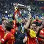 Berlin, Germany, 14th July 2024. Unai Simon of Spain lifts the trophy during the UEFA European Championships final match at Olympiastadion, Berlin. Picture: Paul Terry / Sportimage EDITORIAL USE ONLY. No use with unauthorised audio, video, data, fixture lists, club/league logos or live services. Online in-match use limited to 120 images, no video emulation. No use in betting, games or single club/league/player publications. SPI-3227-0215