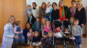 Die Tagesmütter des Eltern-Kind-Zentrum Lienz waren samt &quot;ihren&quot; Kindern zu Besuch bei Bürgermeisterin Elisabeth Blanik 