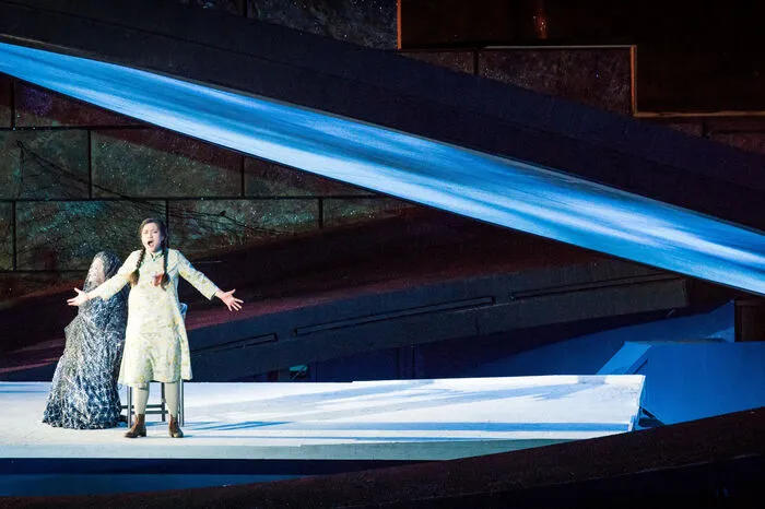 (v.l.n.r.) Katrin Kapplusch (Turandot) und Guanqun Yu (Liu)