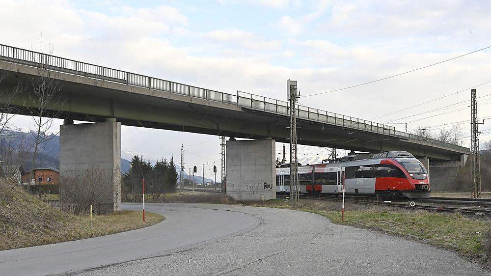 Die ÖBB Unterführung bei Rothenthurn bekommt unter anderem neue Fahrbahnübergänge